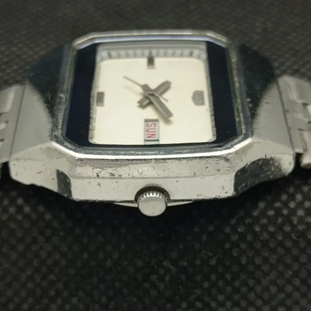 Vintage 1980 Seiko Automatic Mens Silver Watch W/daydate & White accents